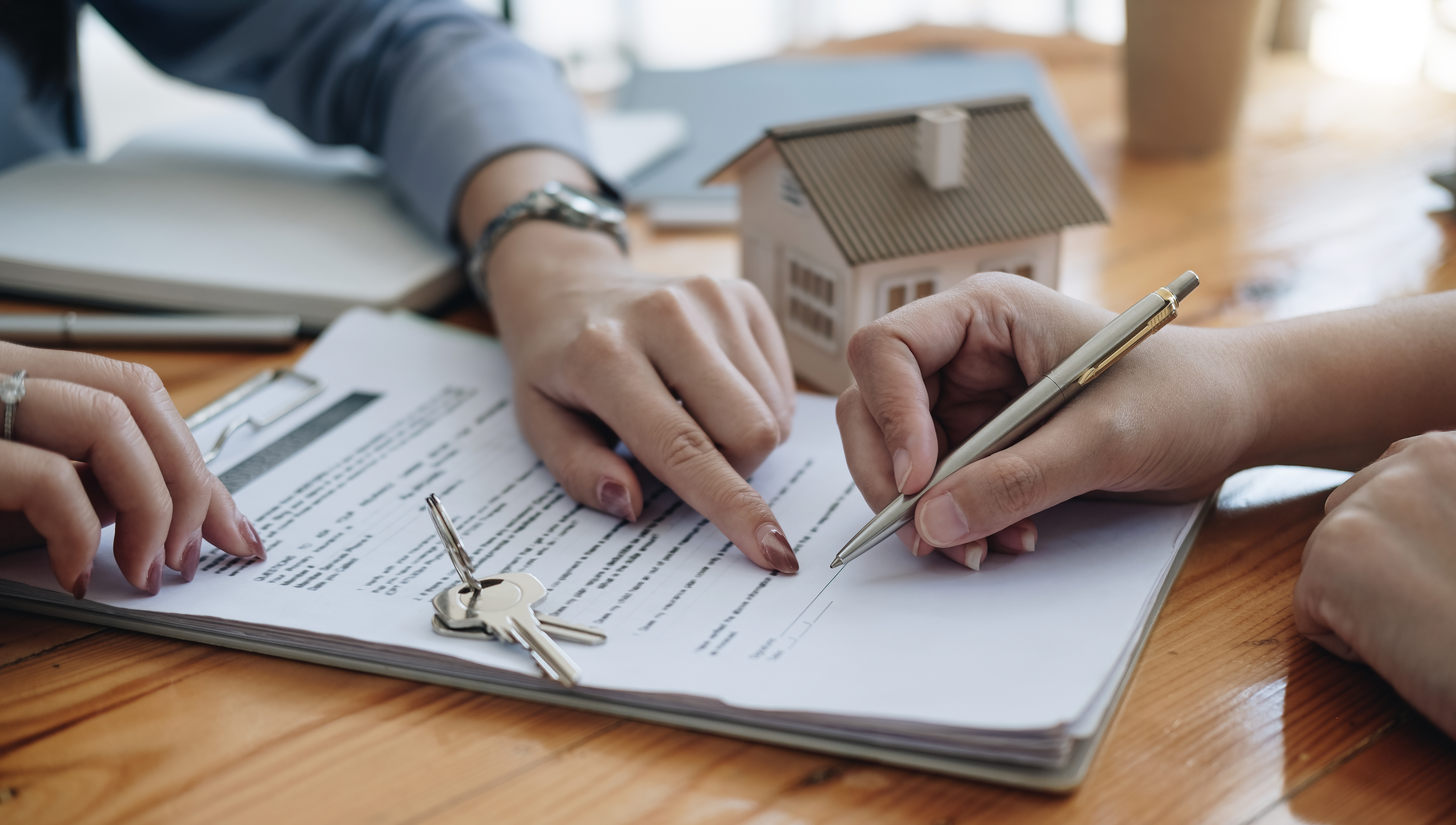 Signature des notaires et avocats pour l'achat ou la location d'un bien